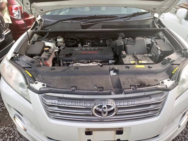 Toyota Vanguard 2009 White