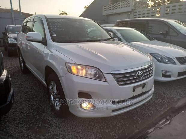 Toyota Vanguard 2009 White