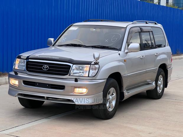 Toyota Land Cruiser 2002 Gray