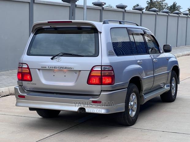 Toyota Land Cruiser 2002 Gray
