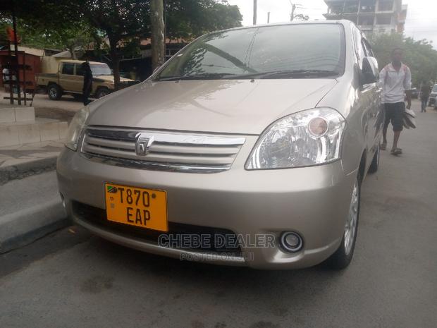 Toyota Raum 1.5 AWD 2002 Beige