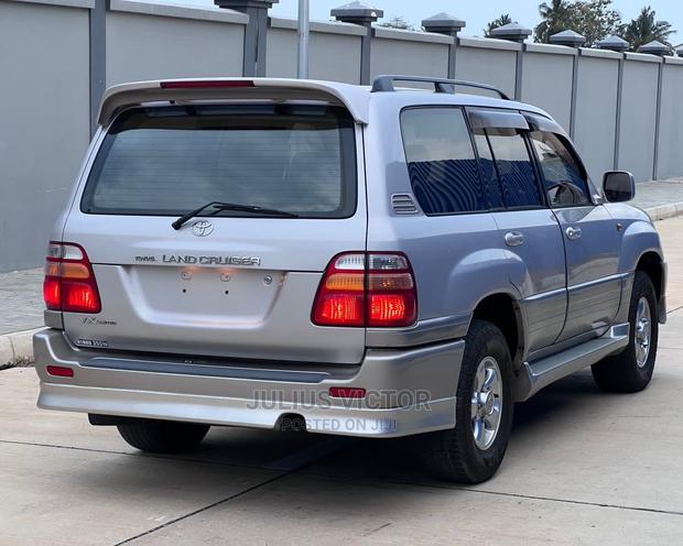 Toyota Land Cruiser 2002 Blue