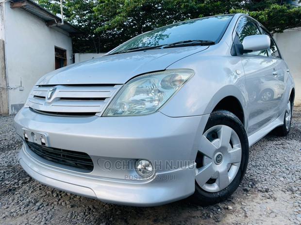 Toyota IST 2004