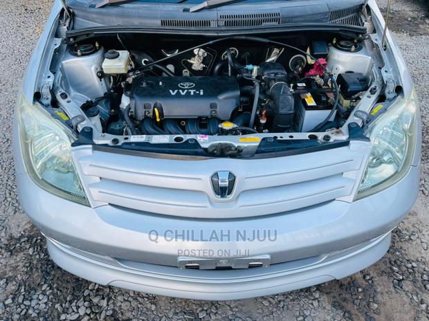 Toyota IST 2004