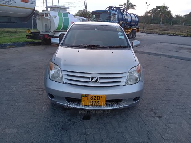 Toyota IST 2006 Silver