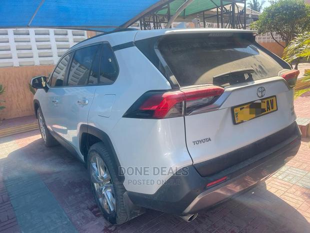 Toyota RAV4 2020 White
