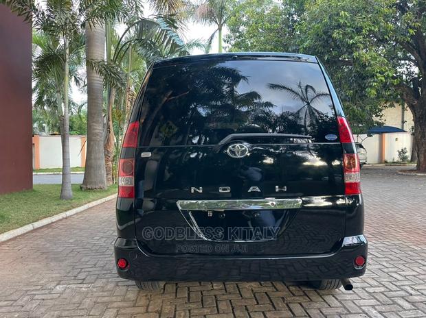 Toyota Noah 2003 Black