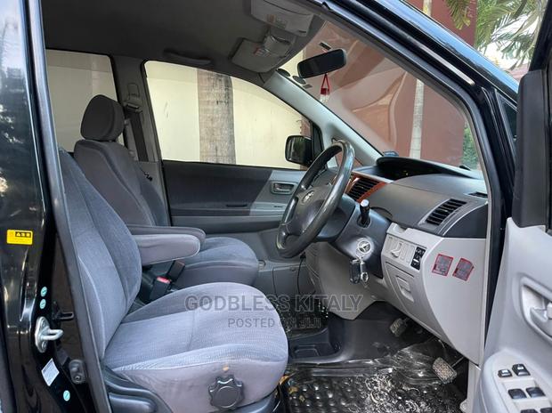 Toyota Noah 2003 Black