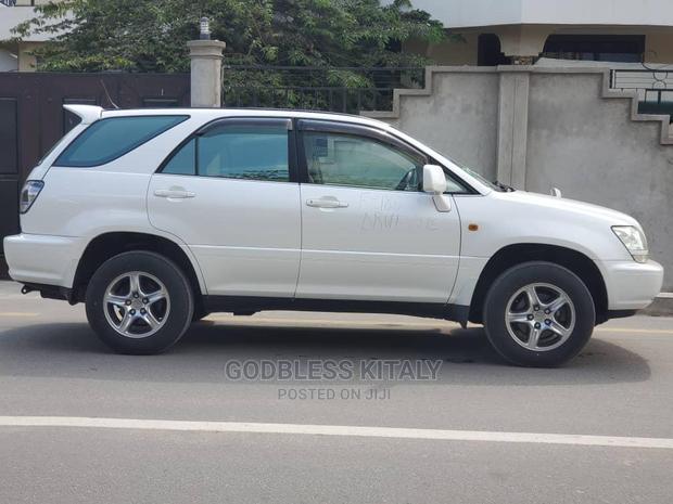 Toyota Harrier 2002 White