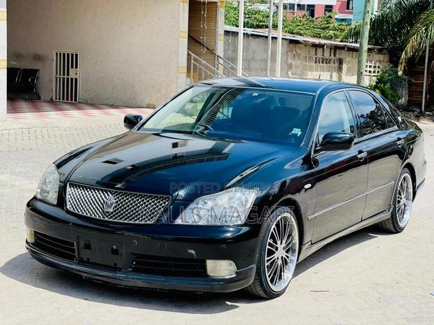 Toyota Crown Royale 2005 Black