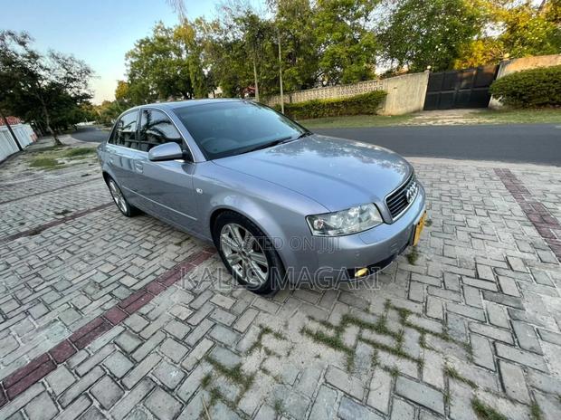 Audi A4 2004 Gray