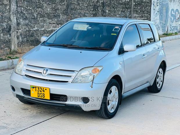 Toyota IST 2002 Silver