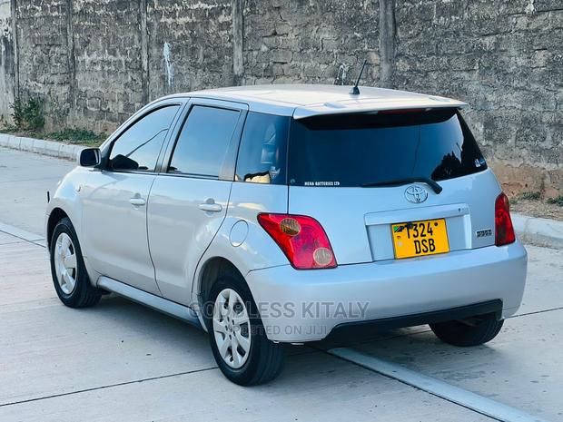 Toyota IST 2002 Silver