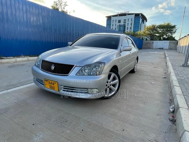 Toyota Crown 2006 Silver