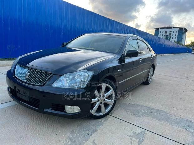 Toyota Crown Royale 2005 Black