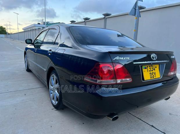 Toyota Crown Royale 2005 Black