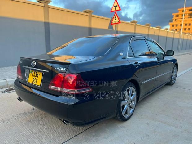 Toyota Crown Royale 2005 Black