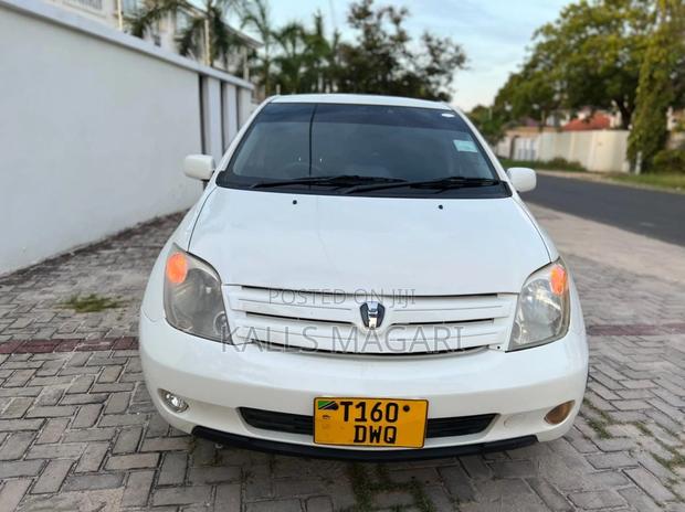 Toyota IST 2004 White