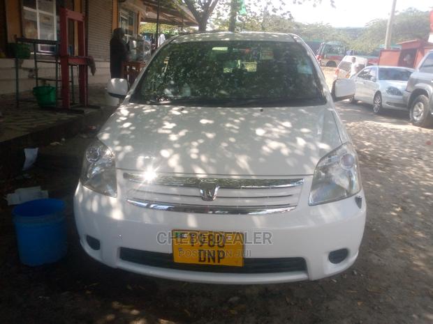 Toyota Raum 2003 White