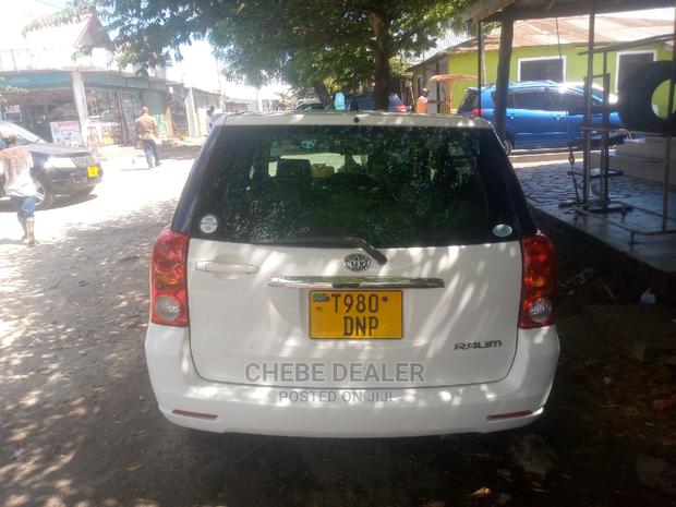 Toyota Raum 2003 White