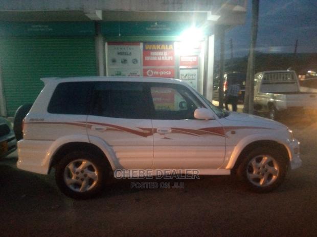Toyota RAV4 Base 4x4 1999 White