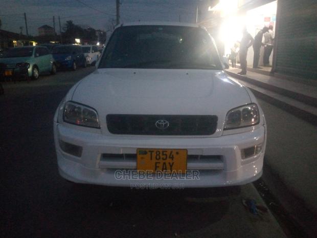 Toyota RAV4 Base 4x4 1999 White