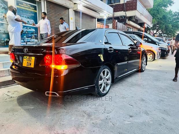 Toyota Crown 2005 Black