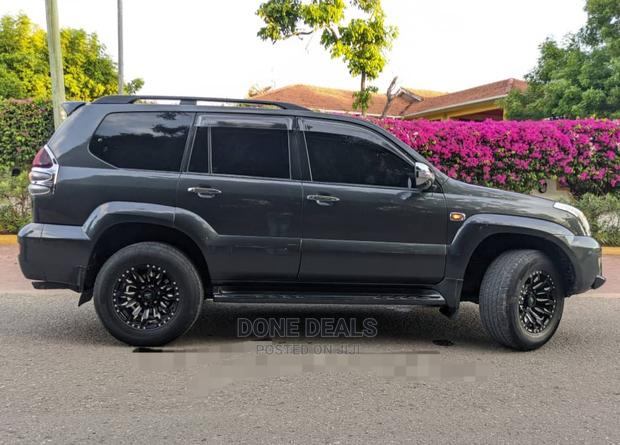 Toyota Land Cruiser Prado 2004 Black