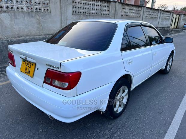 Toyota Carina 2001 White