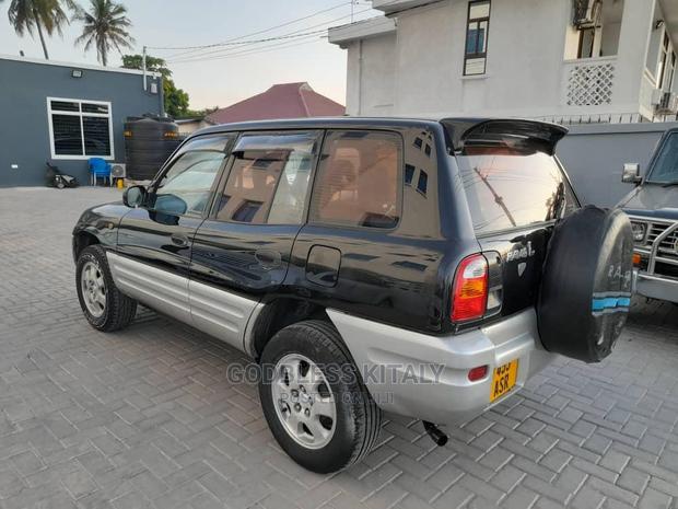 Toyota RAV4 1999 Black