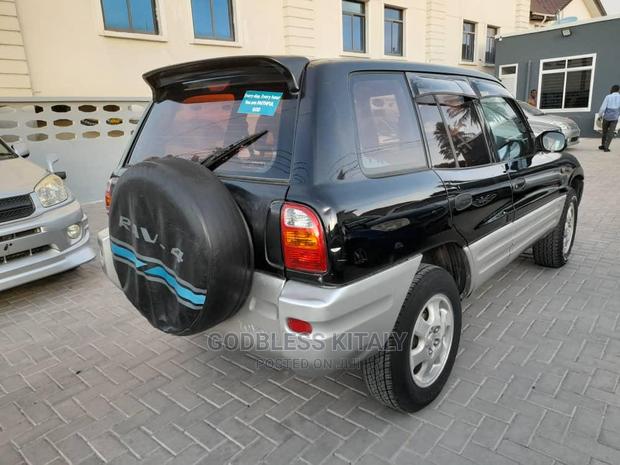 Toyota RAV4 1999 Black