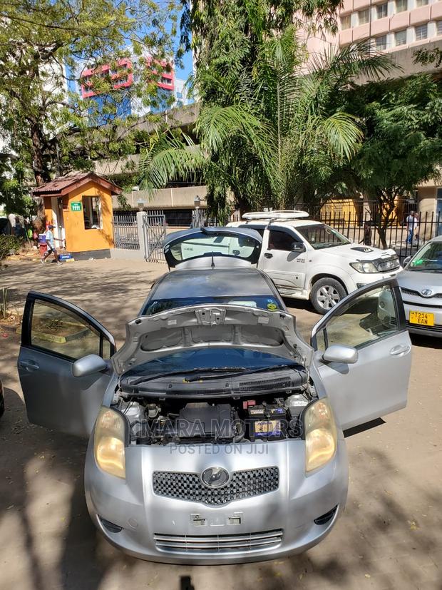 Toyota Vitz 2006 Silver