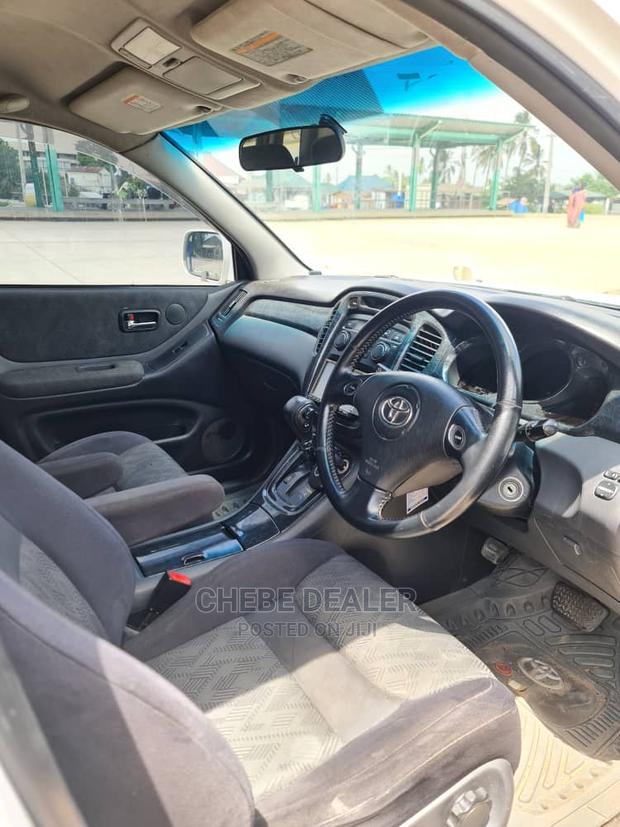 Toyota Kluger 2005 White