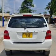 Toyota Kluger 2005 White for sale