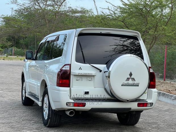 Mitsubishi Pajero 2005 White