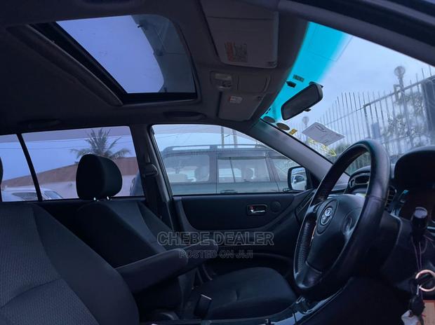 Toyota Kluger 2002 Black