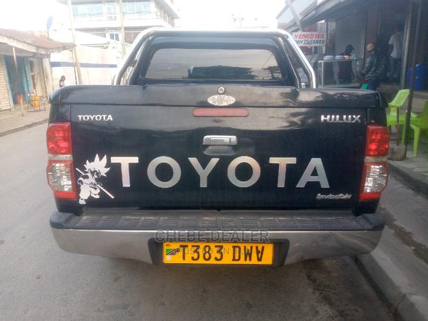 Toyota Hilux SR 4x4 2015 Black