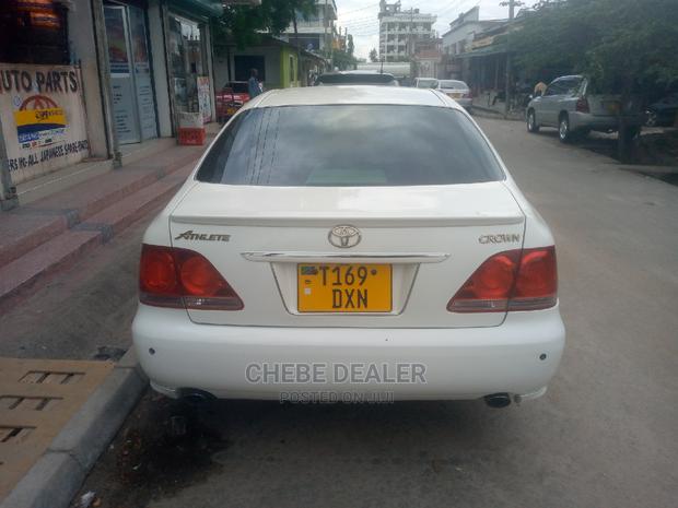 Toyota Crown 2005 White