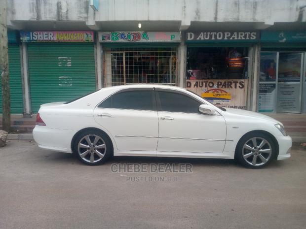 Toyota Crown 2005 White