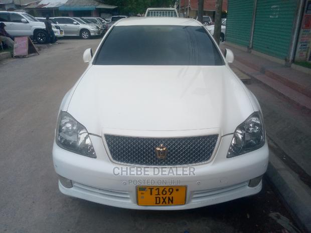 Toyota Crown 2005 White