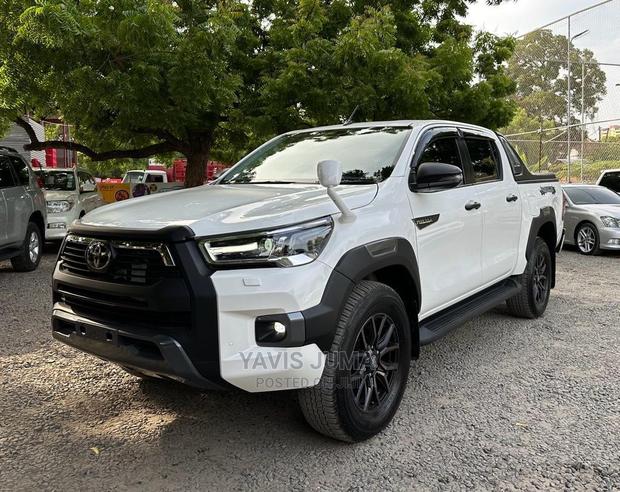 Toyota Hilux 2021 White