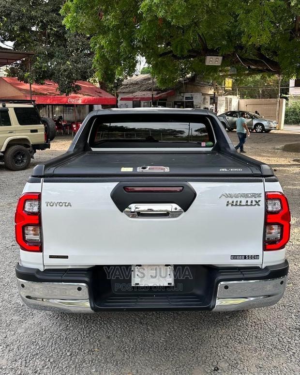Toyota Hilux 2021 White