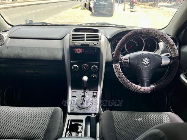 Suzuki Escudo 2005 Gray