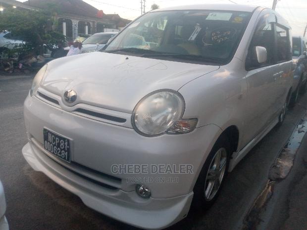 Toyota Sienta 1.5 AWD 2004 White
