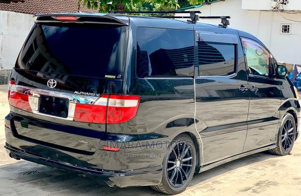 Toyota Alphard 2004