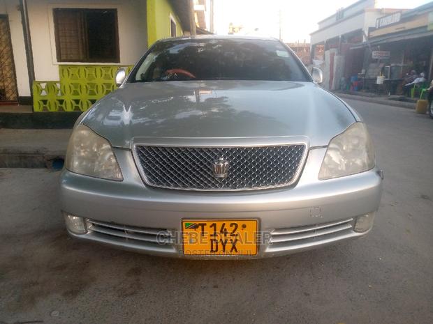 Toyota Crown 2004 Silver
