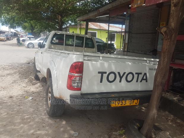 Toyota Hilux 2013 White
