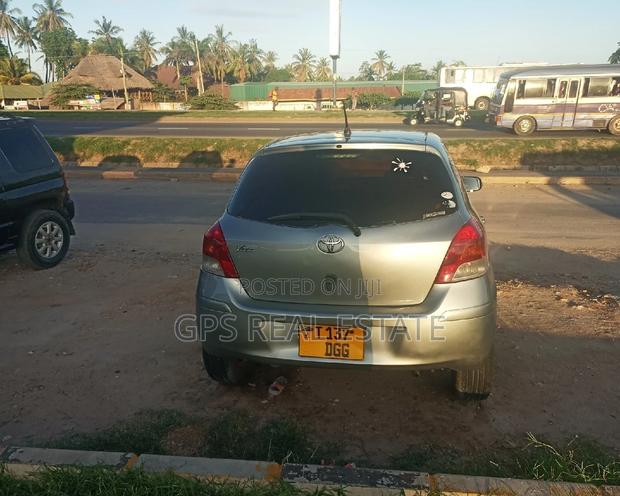 Toyota Vitz 2010 Gray