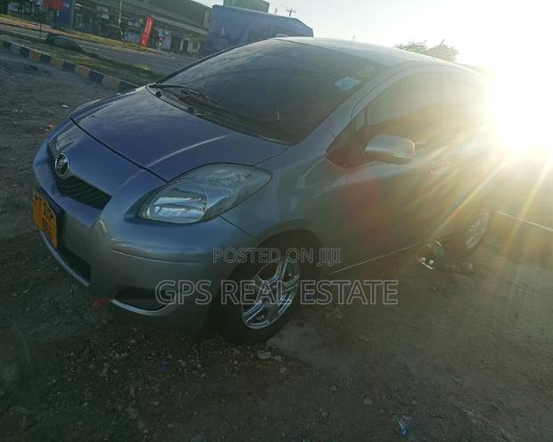 Toyota Vitz 2010 Gray
