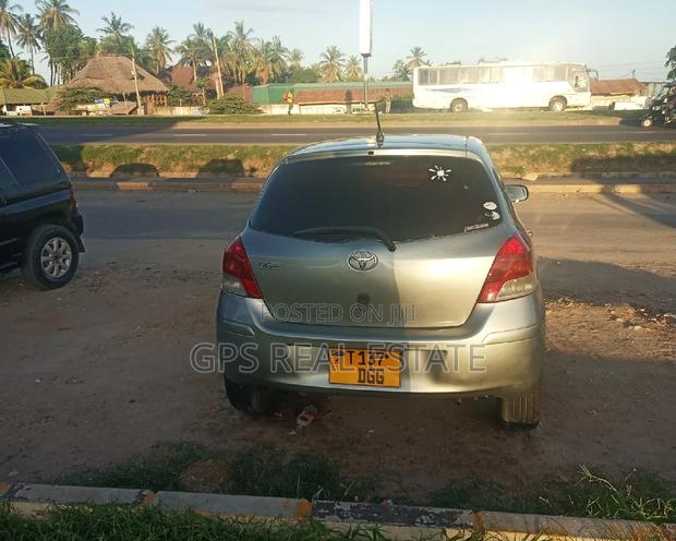 Toyota Vitz 2010 Gray